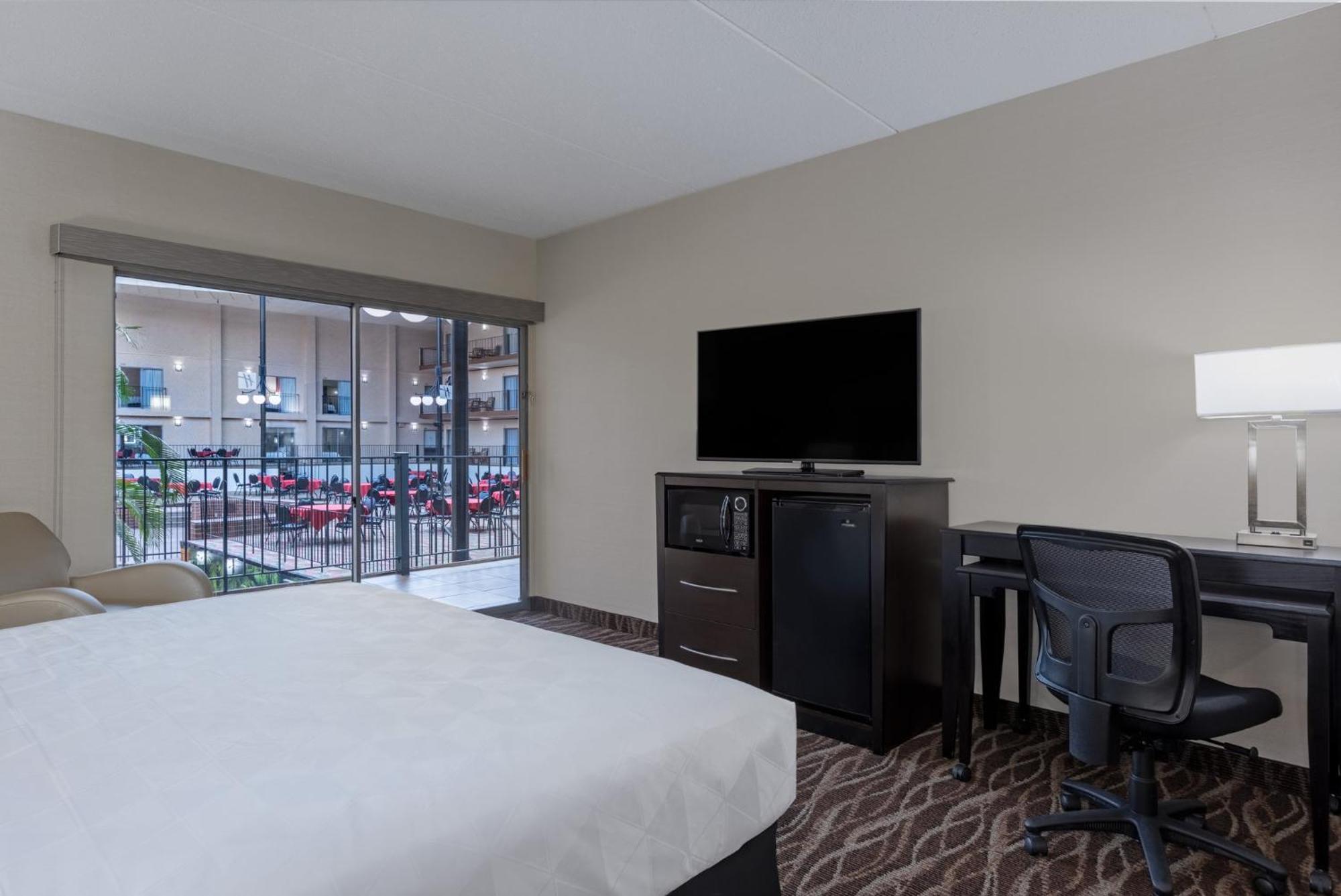 Holiday Inn Des Moines-Airport Conf Center By Ihg Exterior foto