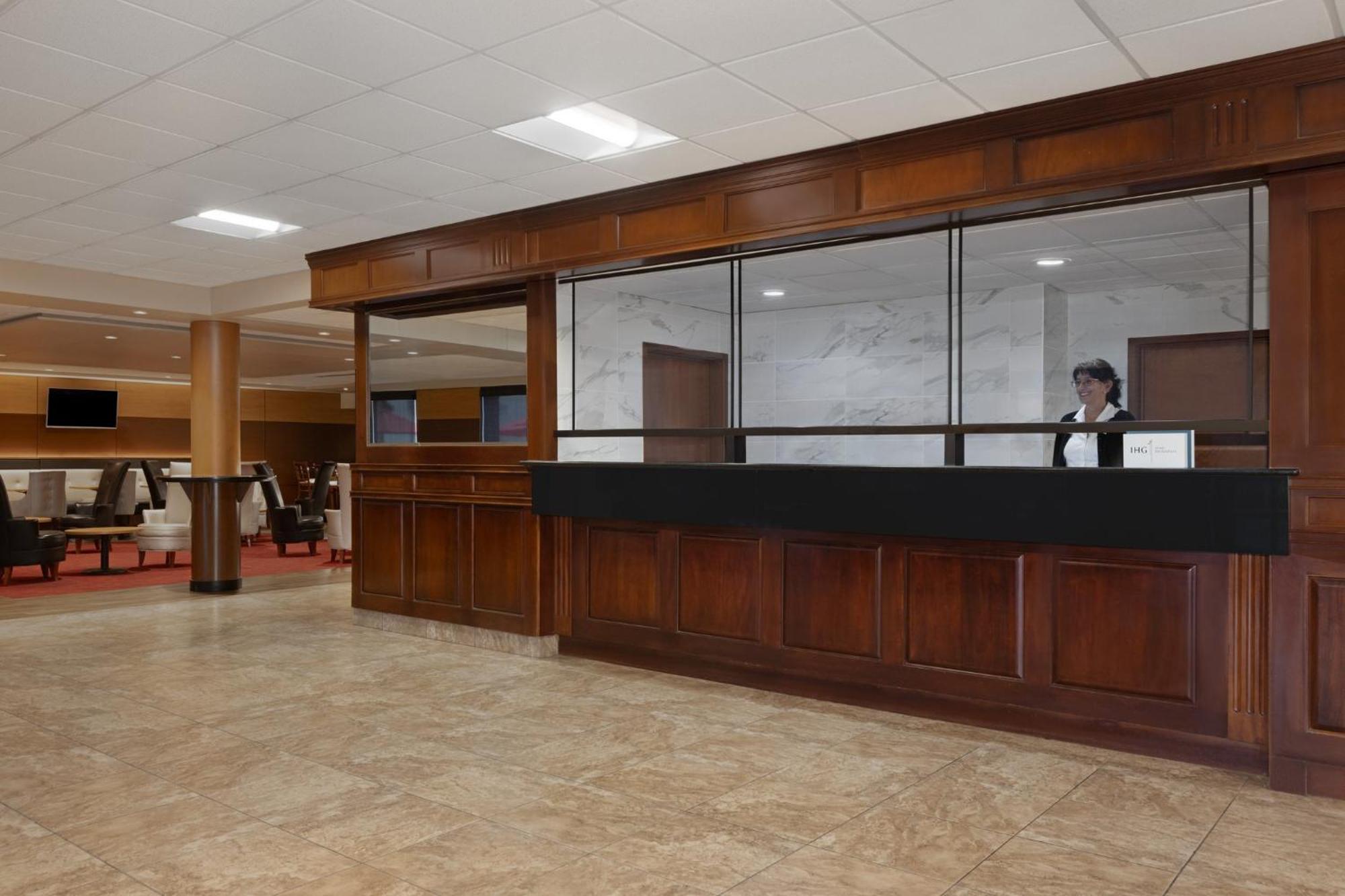 Holiday Inn Des Moines-Airport Conf Center By Ihg Exterior foto