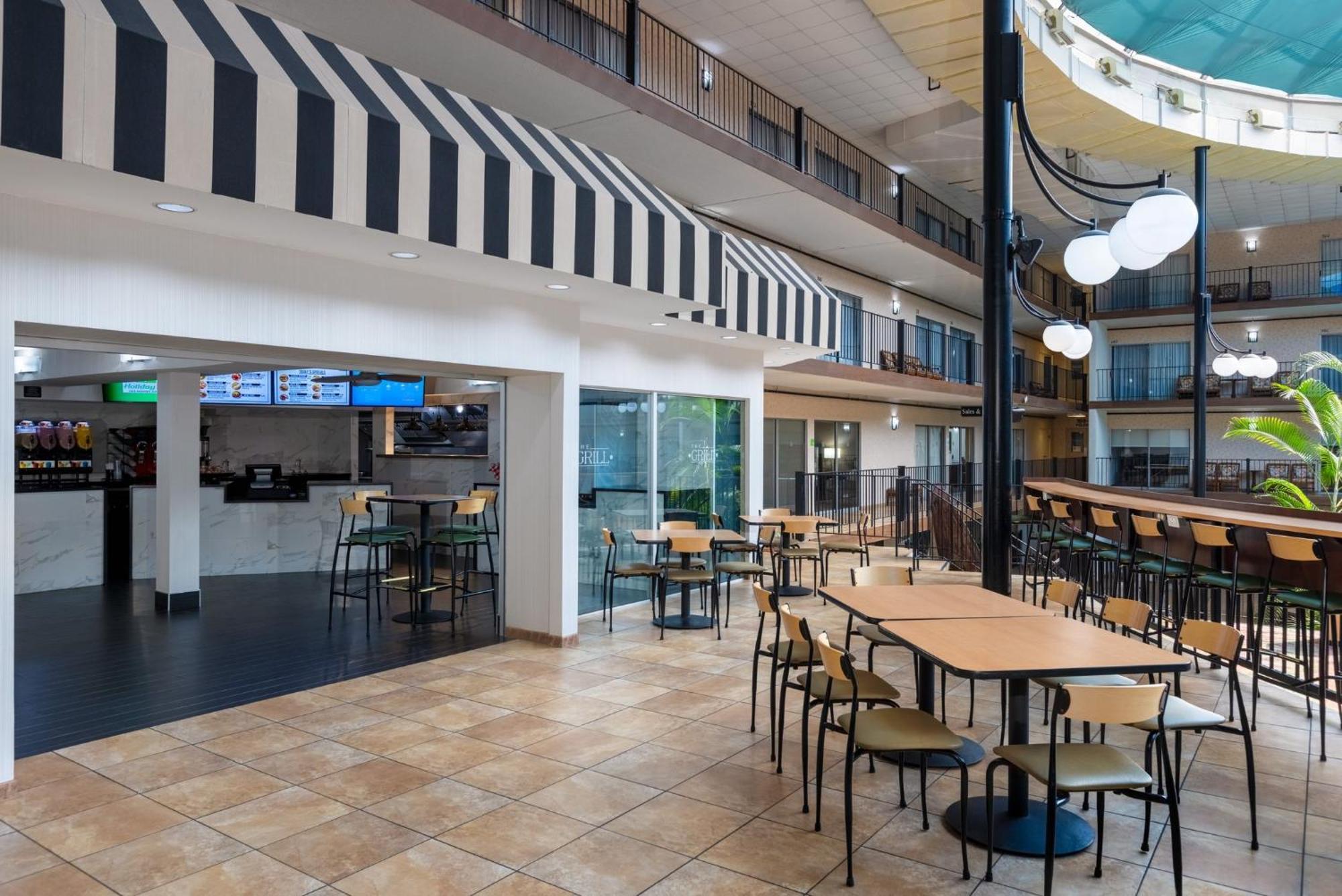 Holiday Inn Des Moines-Airport Conf Center By Ihg Exterior foto