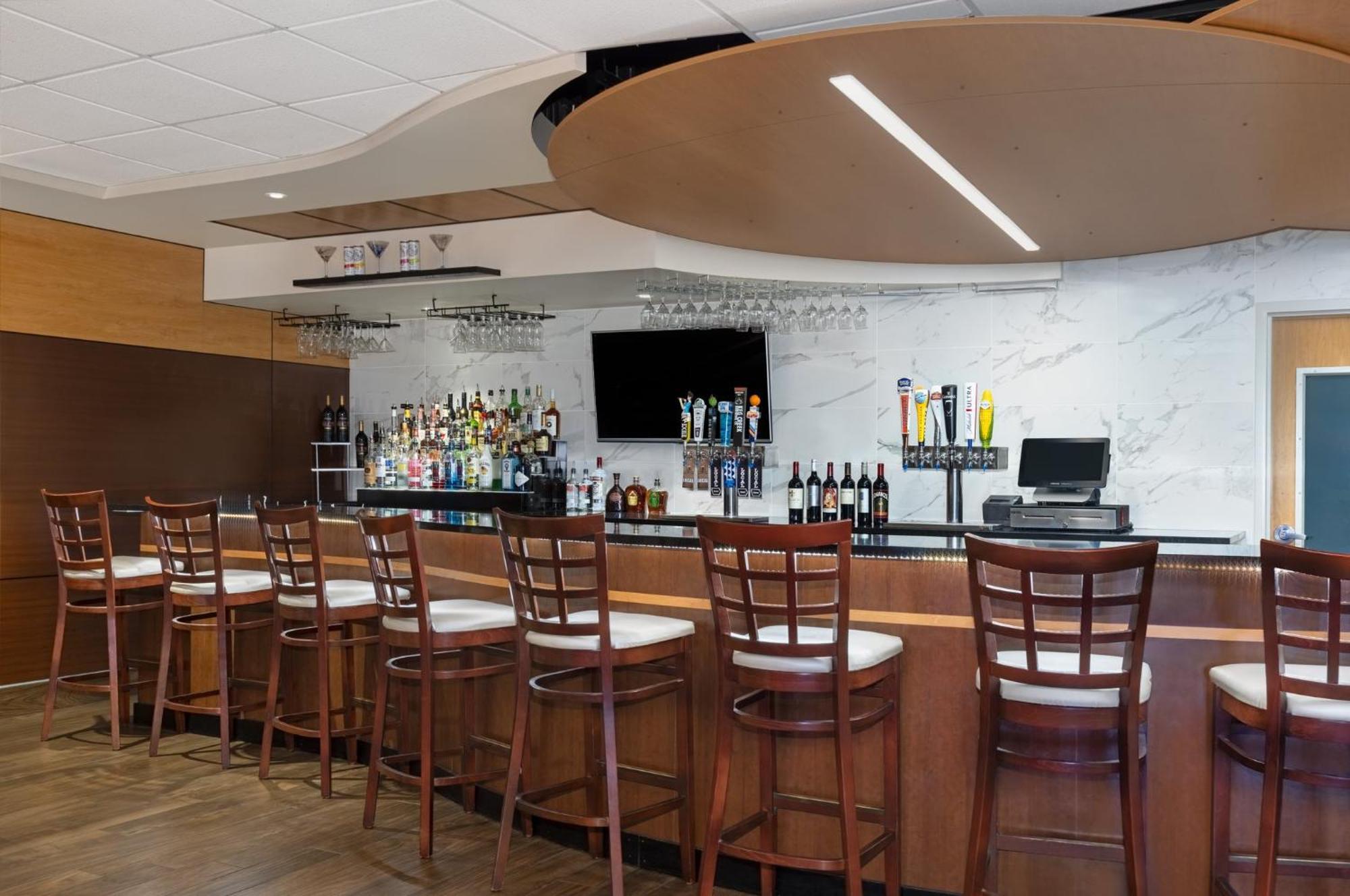 Holiday Inn Des Moines-Airport Conf Center By Ihg Exterior foto